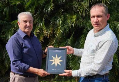 Pioneer homenageia a Coopavel pela liderança na venda de híbrido histórico