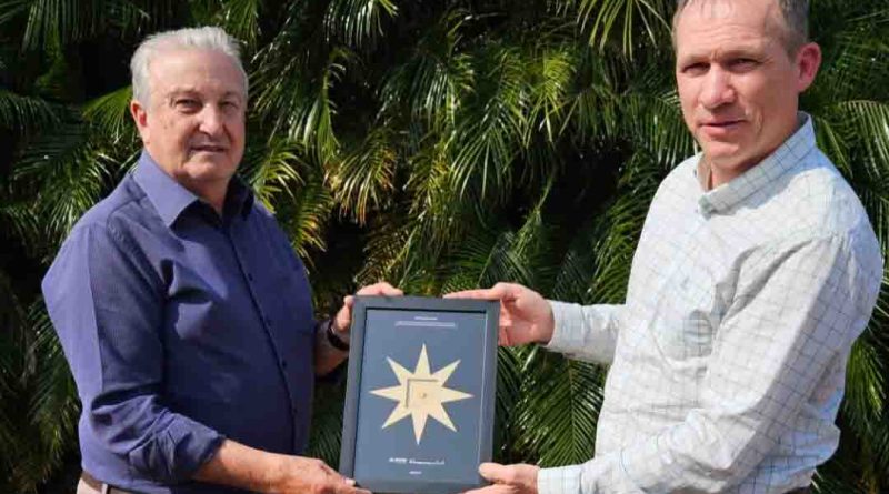 Pioneer homenageia a Coopavel pela liderança na venda de híbrido histórico